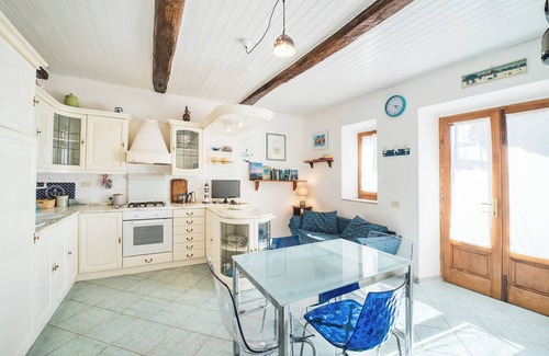 Patresi Apartment | Perfume House - Two Bedroom Apartment, Sleeps 5