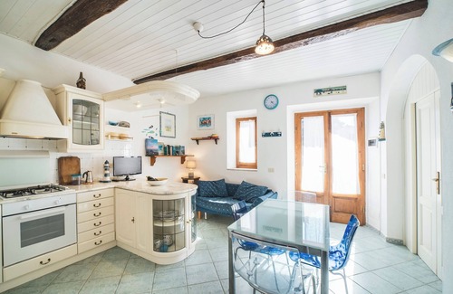 Patresi Apartment | Perfume House - Two Bedroom Apartment, Sleeps 5