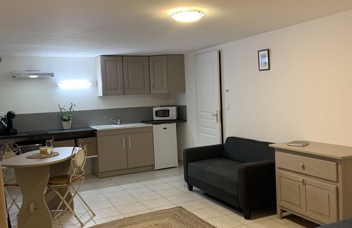 Champcevinel Apartment | PERIGUEUX CHAMPCEVINEL DORDOGNE STUDIO SWIMMING POOL.