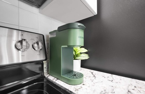 Dunwoody Condo | PERIMETER CENTER Luxe* FREE Parking+POOL+Balcony