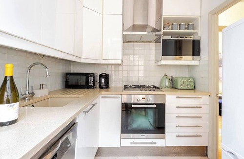 Belgravia Apartment | Period 2 Bed Home with AC in London Belgravia