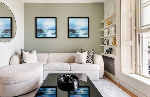 Belgravia Apartment | Period 2 Bed Home with AC in London Belgravia