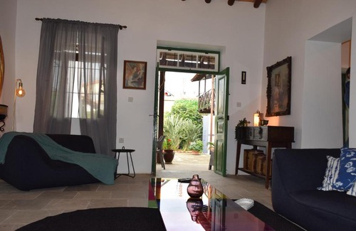 Politiko Villa | Peris Hill Villa