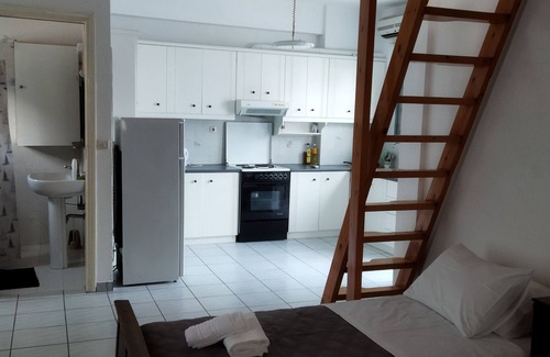 Perissa House | Perissa Art Villa - Kitchen & Washing Machine