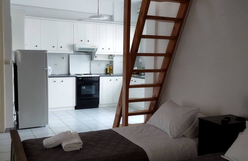 Perissa House | Perissa Art Villa - Kitchen & Washing Machine