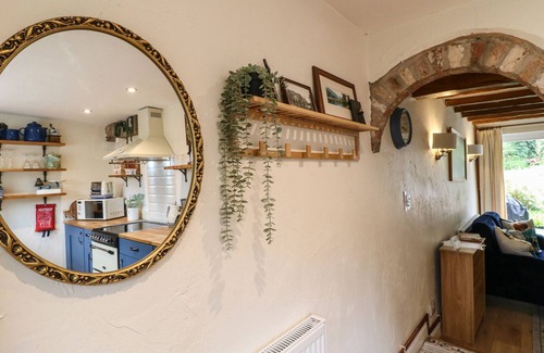 Barrow Upon Soar House | PERIWINKLE COTTAGE, pet friendly, with open fire in Barrow Upon Soar