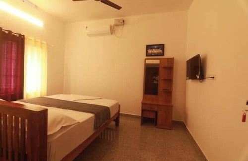 Kumily Apartment | Periyar Homes Deluxe Room 102