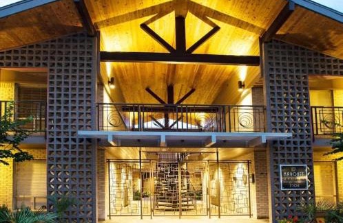 Uptown Apartment | Perk Up Your Getaway Stylish Galleria Retreat