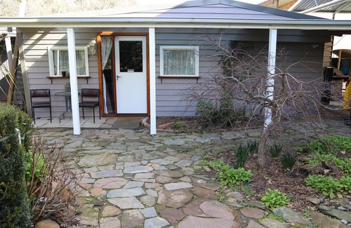 Jamieson Cottage | Perkins Place Tulip Cottage