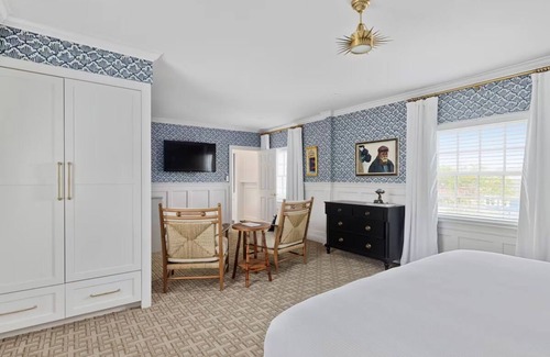Kennebunkport Hotel | Perkins Suite at Kennebunkport Inn, Complimentary Breakfast, Free Parking
