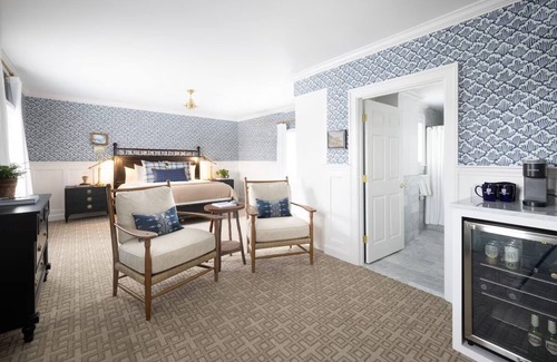 Kennebunkport Hotel | Perkins Suite at Kennebunkport Inn, Complimentary Breakfast, Free Parking