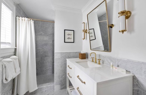 Kennebunkport Hotel | Perkins Suite at Kennebunkport Inn, Complimentary Breakfast, Free Parking