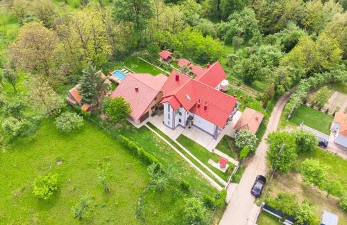 Albestii Paminteni House | Perla Argesului, Ciubar, Piscina, Lift, Evenimente, Cabana, Pensiune, Hotel Cazare Transfăgarasan Curtea de Arges