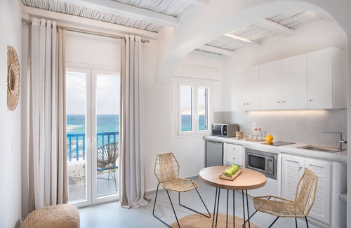 Apollonia House | Perla Suites - Delmar Collection