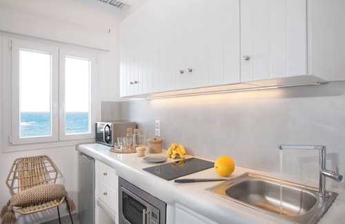 Apollonia House | Perla Suites - Delmar Collection