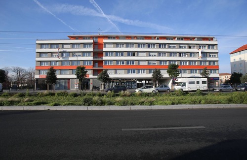 Chevilly-Larue Apartment | Perle Parisienne au Pied du Tram av/Wifi+Parking!