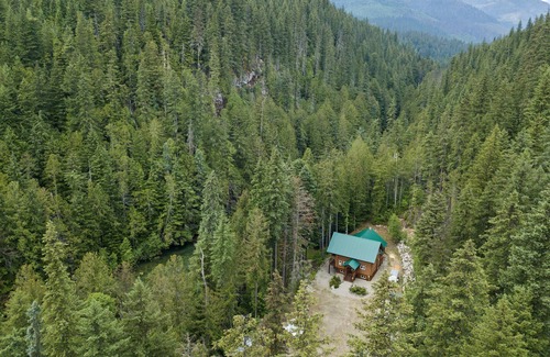 Malakwa Cabin | Perry River Lodge, a Riverside Retreat