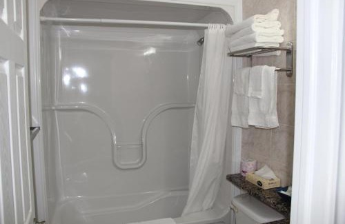 Perth Hotel | Perth Plaza Inn & Suites