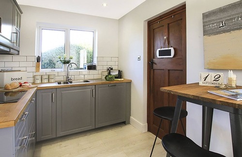 Edern Cottage | PERTHI, pet friendly, with open fire in Morfa Nefyn