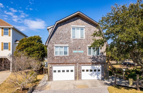 Brigands' Bay House | Pescadora: Waterfront Retreat w Private Dock, by Rather Be Properties