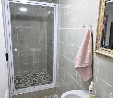 Ermelo House | Peshline Guest House Unit 0
