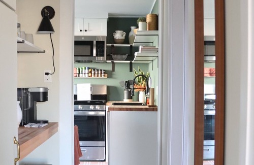 Downers Grove Cottage | Pet and Family Friendly Cottage in a Quiet Neighborhood