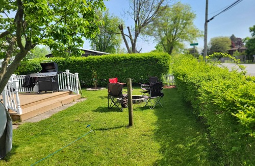 Selkirk Cottage | Pet and family friendly in paradise
