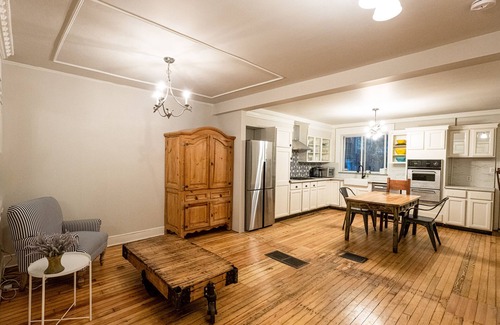Prospect-Lefferts Gardens Historic District Apartment | Pet/dog Friendly Brownstone Apartment with wifi and coffee. Private backyard