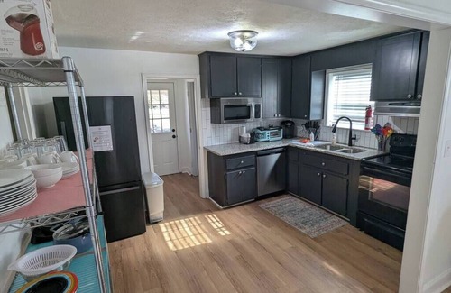 Cartersville House | Pet & family friendly home with Arcade Game!
