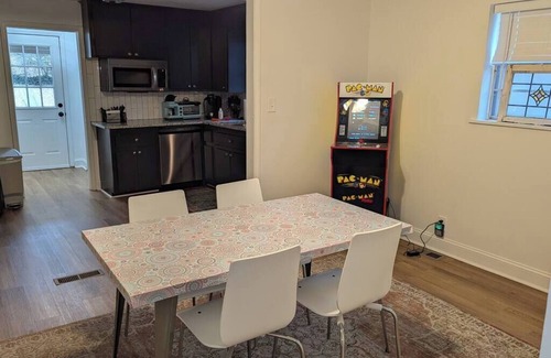 Cartersville House | Pet & family friendly home with Arcade Game!
