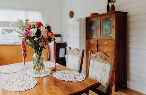 Falmouth Cottage | Pet & Family Friendly cottage by the sea, 2 acres, Falmouth East Coast Tasmania