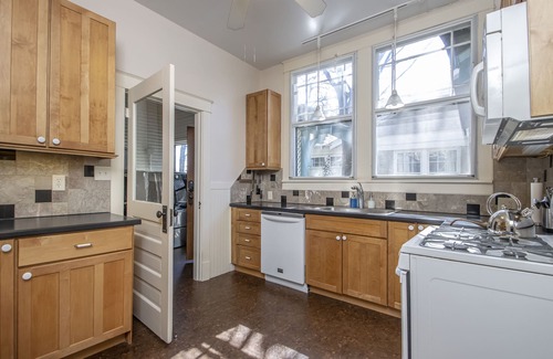 Hillcrest House | Pet/Family friendly, in/out dining, fenced yard, 30 day min