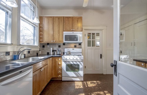 Hillcrest House | Pet/Family friendly, in/out dining, fenced yard, 30 day min