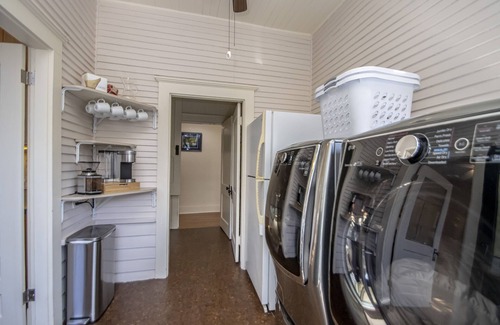 Hillcrest House | Pet/Family friendly, in/out dining, fenced yard, 30 day min