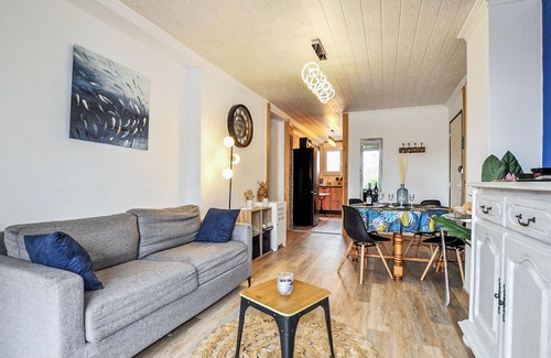 La Jetee Apartment | Pet friendly apartment