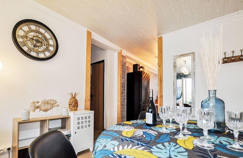La Jetee Apartment | Pet friendly apartment