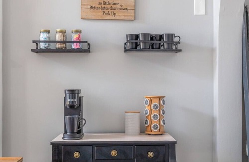 Greensboro House | Pet-Friendly 1-Level Retreat: 40% Off Monthly Stays!
