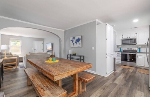 Greensboro House | Pet-Friendly 1-Level Retreat: 40% Off Monthly Stays!