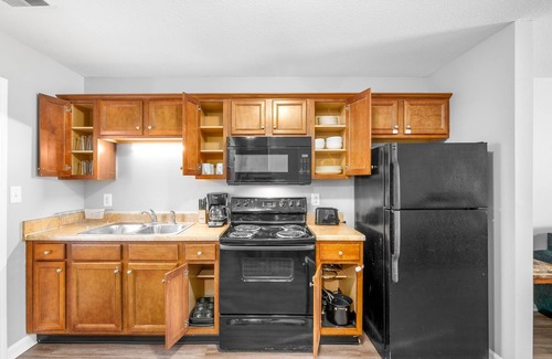 Clarksville House | Pet Friendly, 15 minutes to Ft Campbell-A2