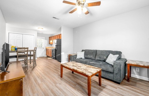 Clarksville House | Pet Friendly, 15 minutes to Ft Campbell-A2