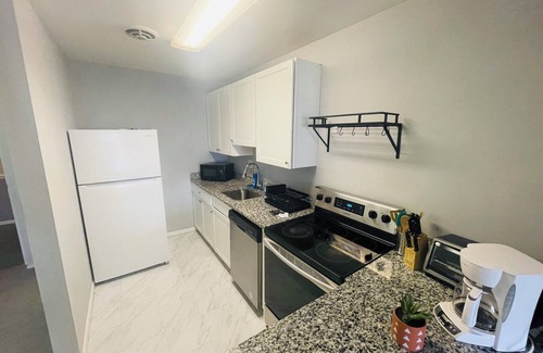 Elkins Park Apartment | Pet-Friendly 1BR Condo | Free Parking, Balcony, Walk-In Closet! Enjoy a peaceful and modern 1-bedroom retreat with everything you need to relax, work remotely, or explore the Philadelphia area!