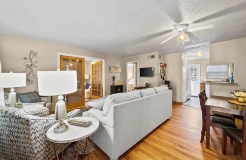Tulsa Condo | ​Pet-Friendly 1BR Condo with pool in Midtown Tulsa