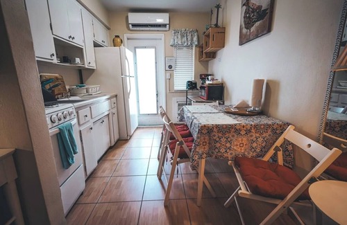 Downtown Hollywood Apartment | Pet-Friendly 1BR Studio w/Parking and BBQ, Hollywood