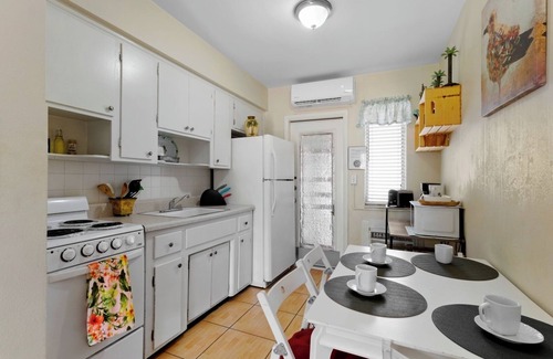 Downtown Hollywood Apartment | Pet-friendly 1BR Studio w/Parking & Bbq, Hollywood
