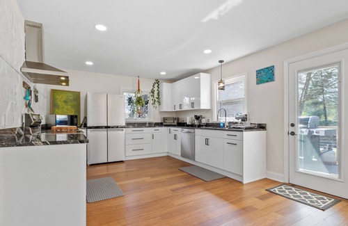 Asheville House | Pet Friendly 2 bed/2 bath, Hot Tub, Pool, Large Yard, West Asheville