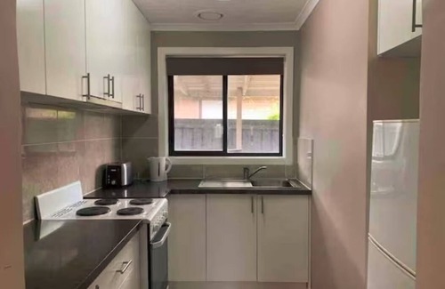 Geelong West Villa | Pet Friendly 2 Bedroom Unit Near Pakington Street