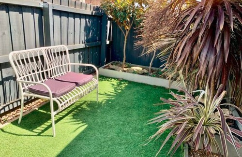 Geelong West Villa | Pet Friendly 2 Bedroom Unit Near Pakington Street