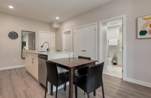 Shaganappi Apartment | Pet Friendly 2 Bed Close to Downtown