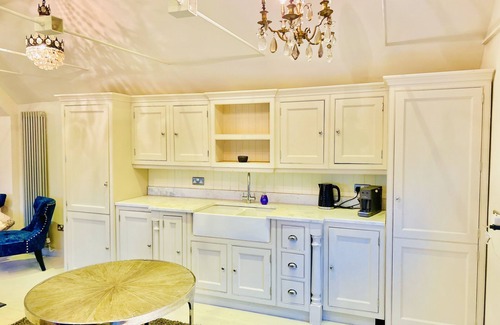 Maidstone Cottage | Pet friendly 2 bed cottage - Hot tub, log burner and gardens in countryside