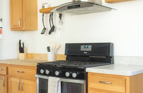 Billings House | Pet Friendly 2 Bed Home w/Hot Tub!